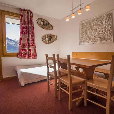 Valmorel: 2 Pieces Au Pied Des Pistes, Balcon, Cuisine Equipee - Fr-1-356-513 فالموريل